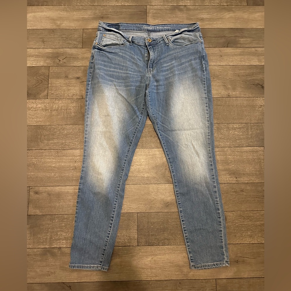 Signature Levi - Size 16 (W33 L33)